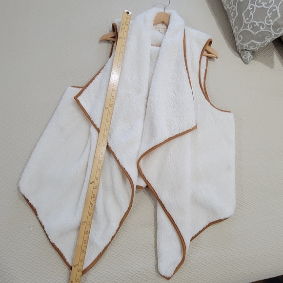 Song N Spirit Faux Fur Vest Size XXL Furry, Cozy - Picture 9 of 14